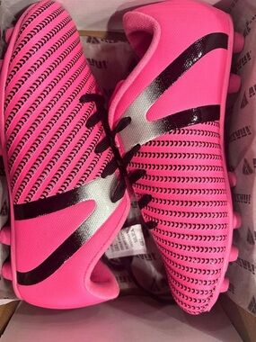 Vizari Striker Pink & Black Soccer Cleats US 4J NWT
